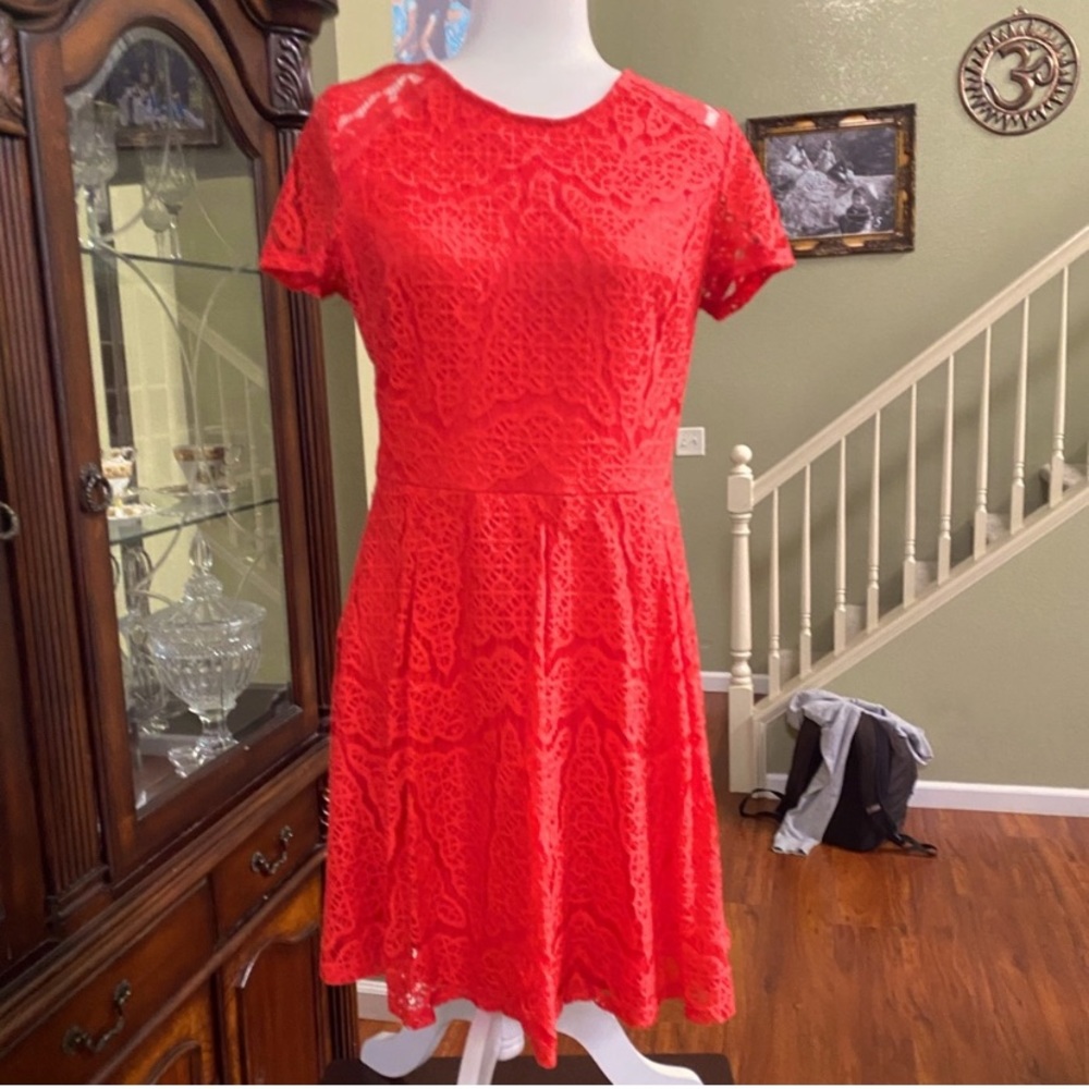 Super cute and summery dress! Beautiful lace detail.